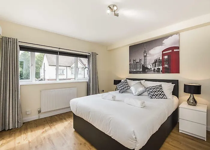 Orchid House- Near Watford Junction