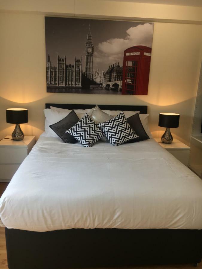 Orchid House- Near Watford Junction * Watford (Hertfordshire)