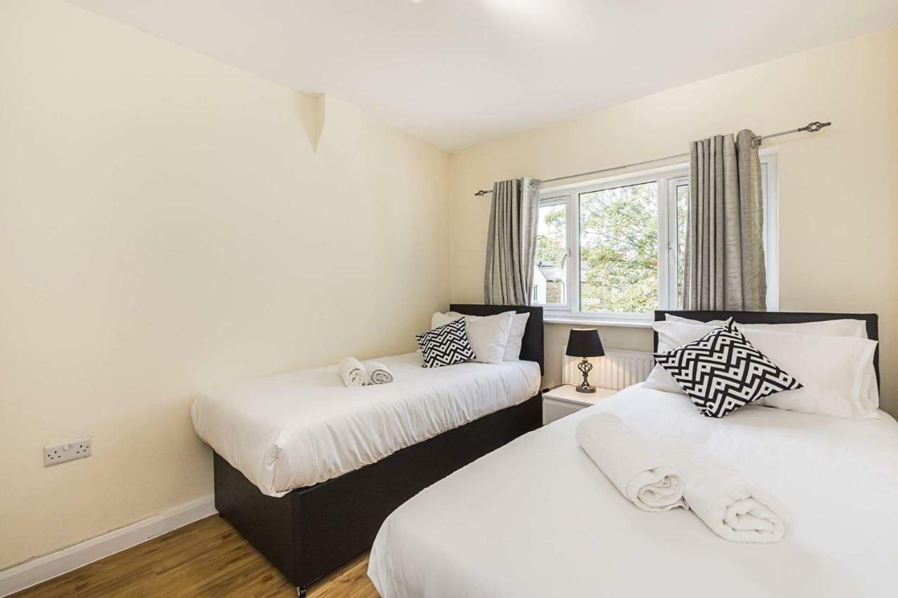 Apartment Orchid House- Near Watford Junction *