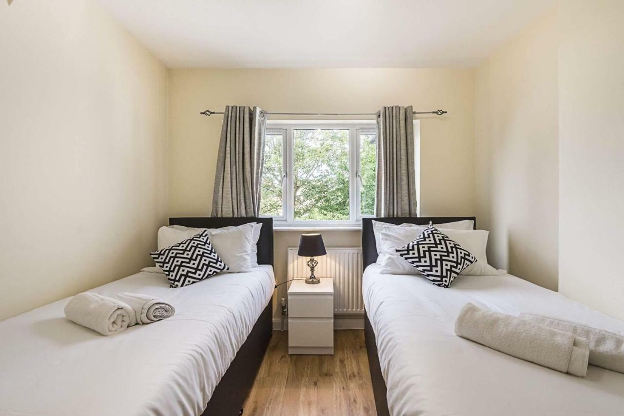 Orchid House- Near Watford Junction Apartment