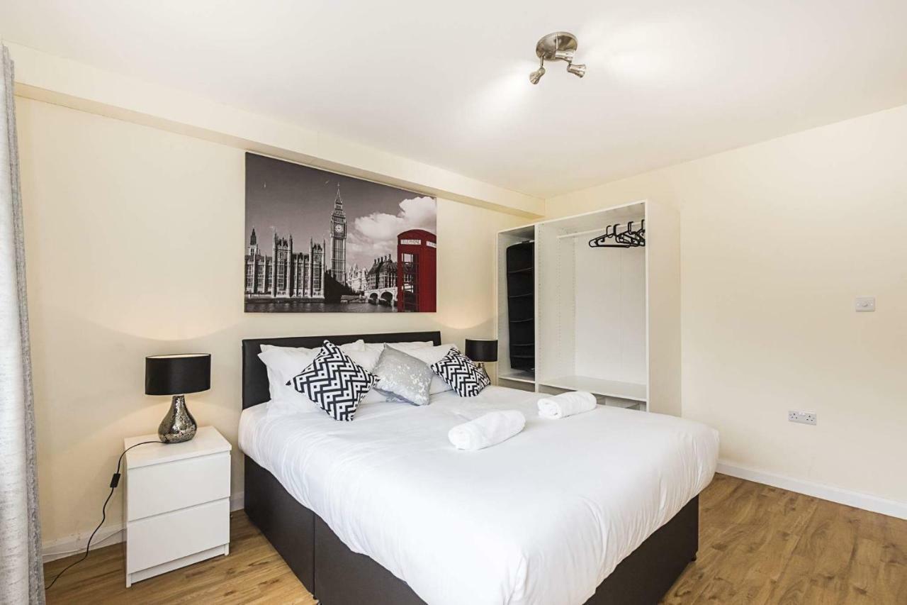Orchid House- Near Watford Junction Watford (Hertfordshire)